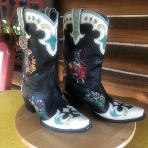 Double D Ranch Black and White Heeled Boots with Intricate Design